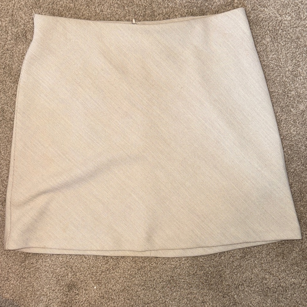 Beige mini skirt - Aritzia